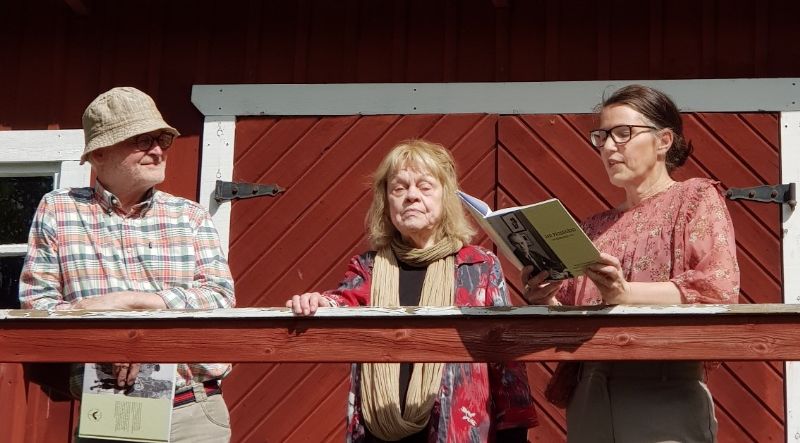 Mats O Karlsson, ordförande i Jan Fridegårdsällskapet, Aase Fridegård och Kristina Sandberg berättar om relationerna mellan Jan, Moa och Harry Martinsson under 1930- och 40-talen